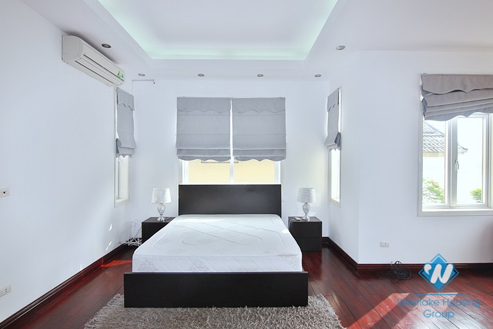 A beautiful house with lake view for rent in Tay Ho, Ha Noi